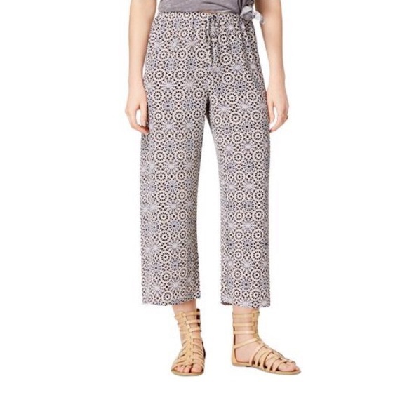 ⚡️Ultra Flirt Kaleidoscope Pattern soft capris⚡️ - Picture 1 of 7